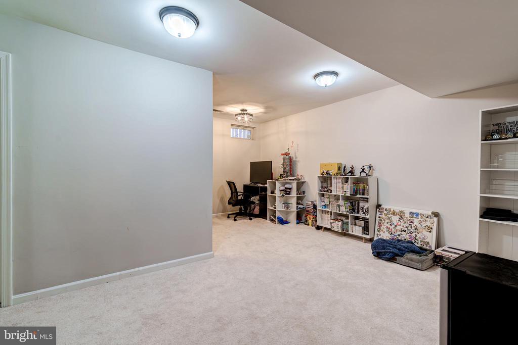 9433 Lanae Ln