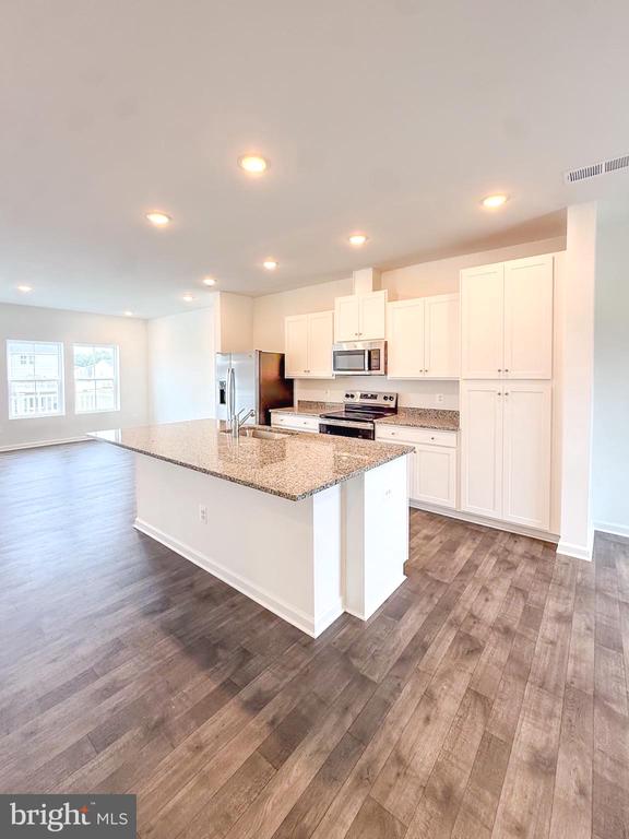 2584 COUGAR LN