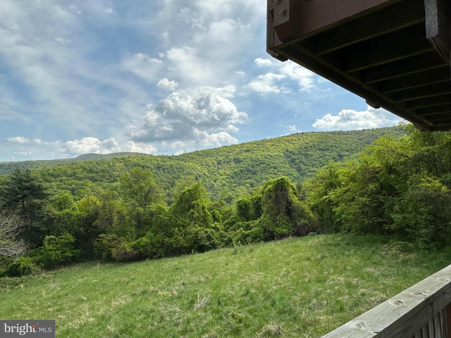 896 OVERLOOK DRIVE