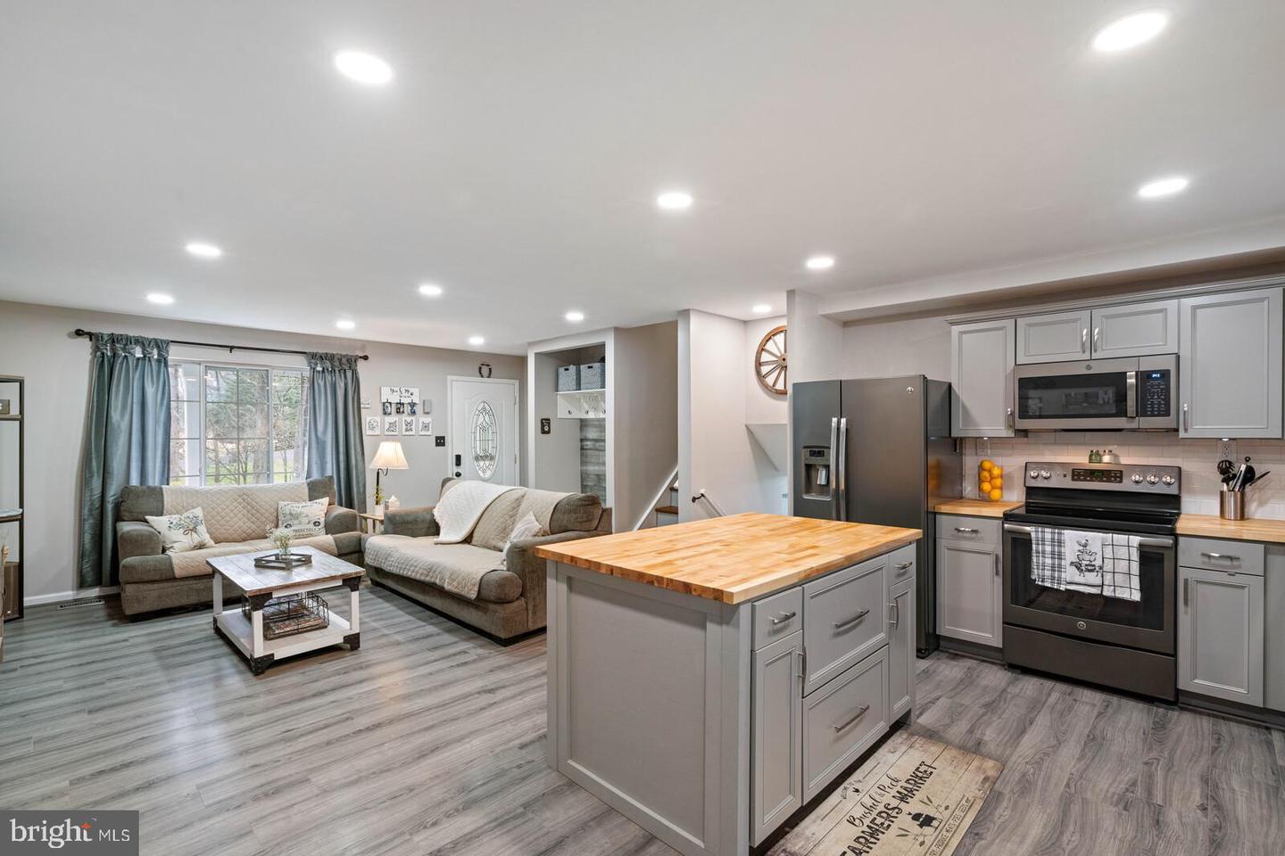 8977 WESTCHESTER DRIVE