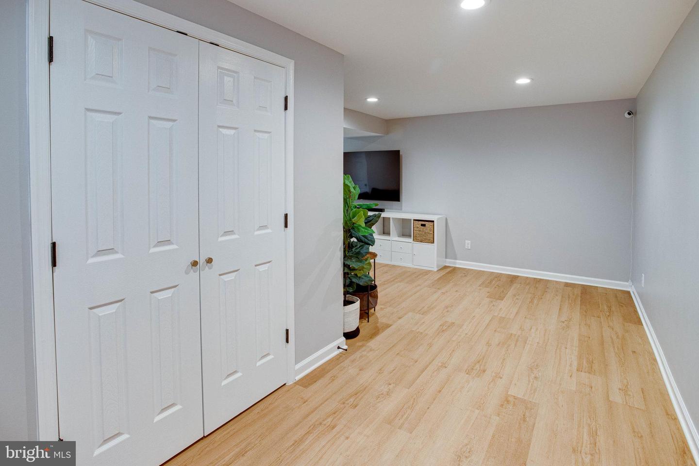 3483 LYON PARK COURT