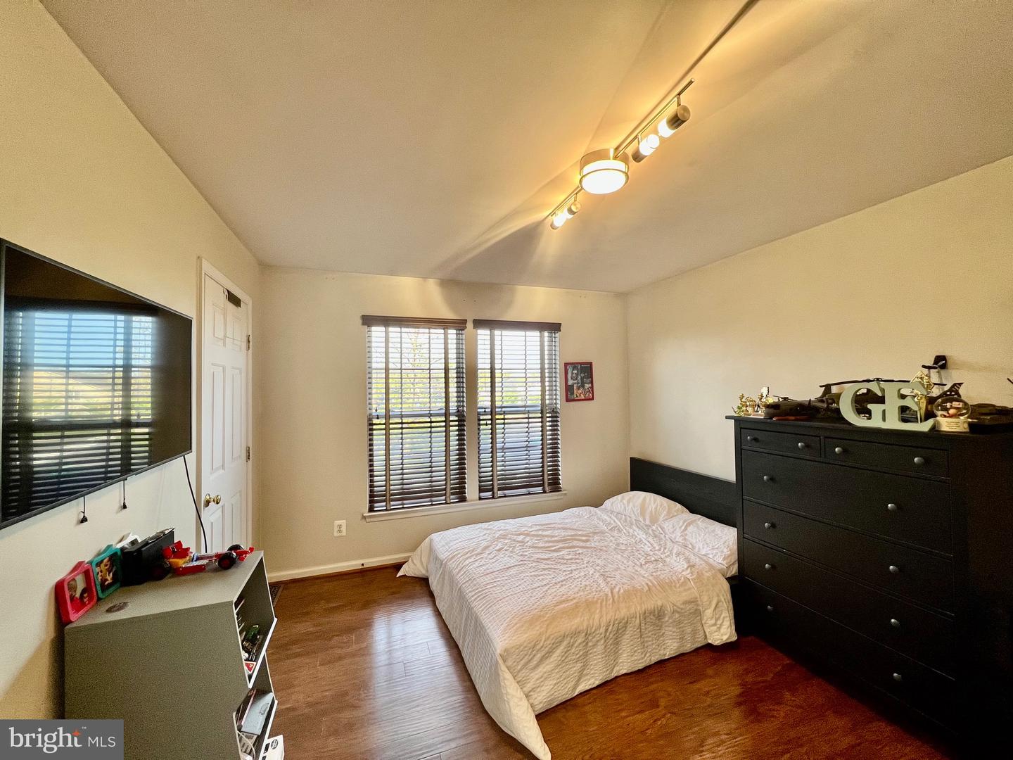 15000 ONAN COURT