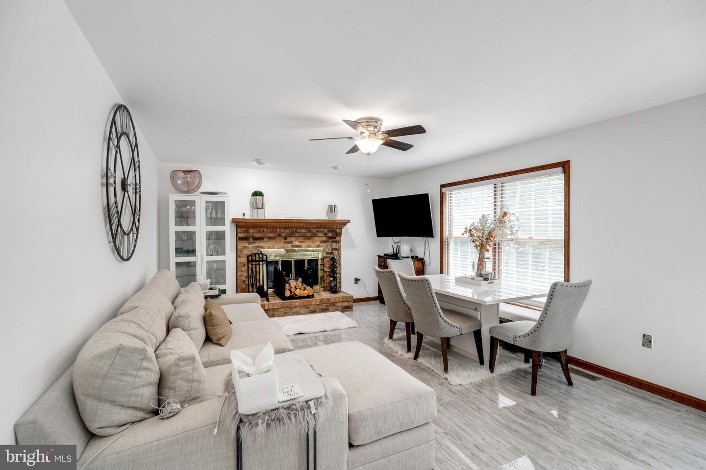 6901 SCENIC POINTE PLACE