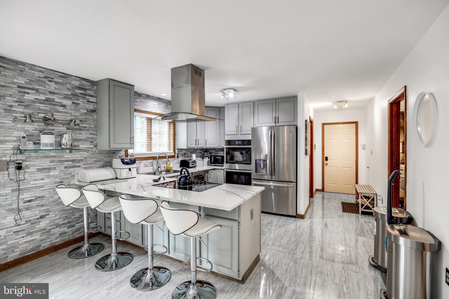 6901 SCENIC POINTE PLACE