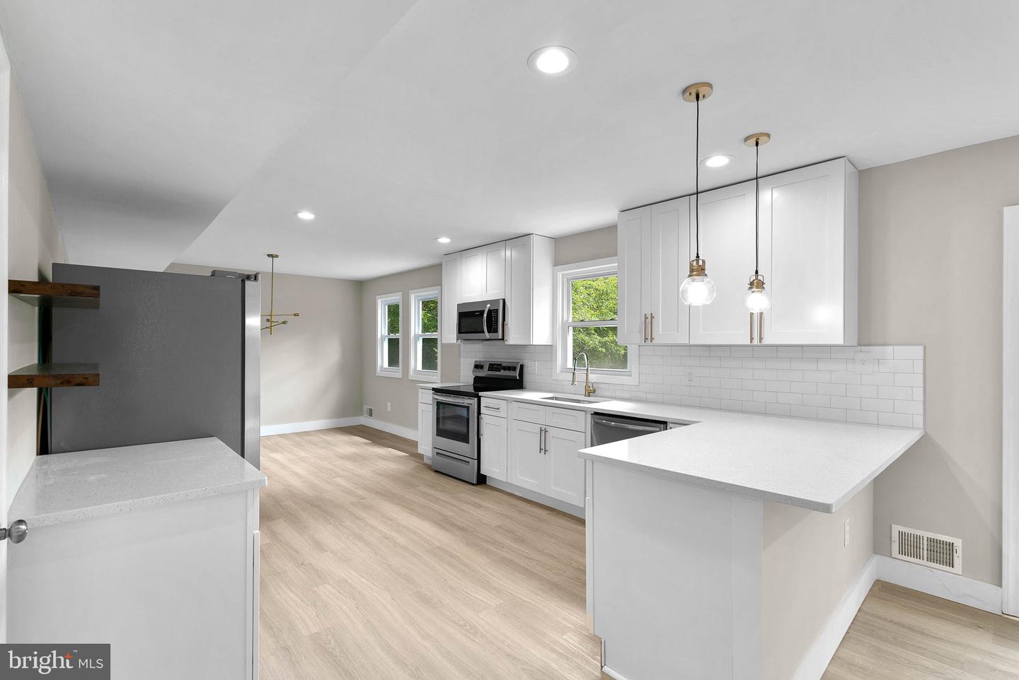 9843 ALAN COURT