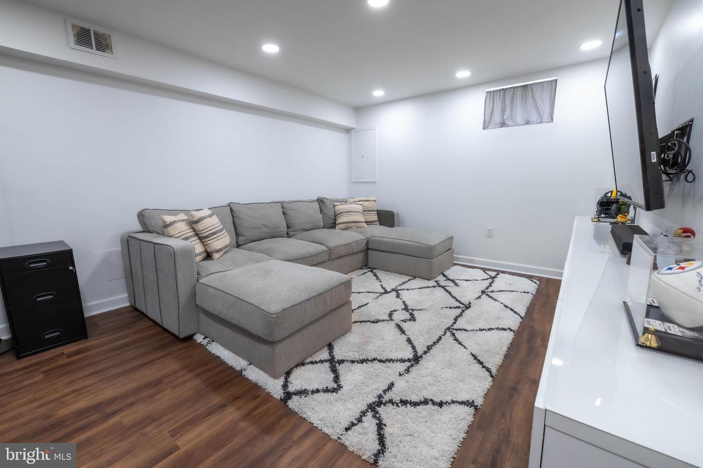 10065 HUME COURT