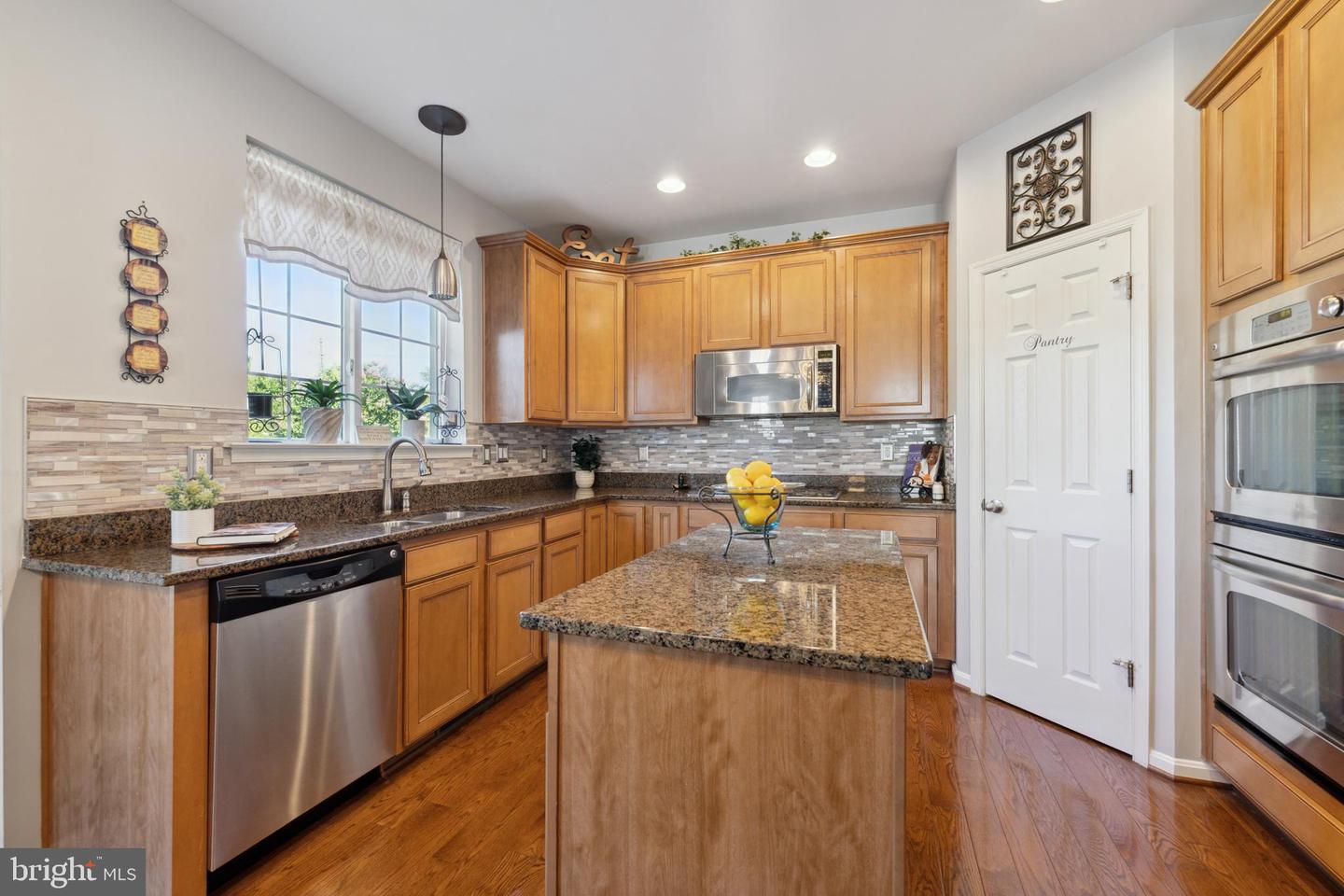 5554 BARNES LANE