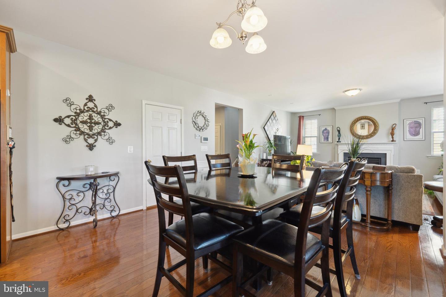 5554 BARNES LANE
