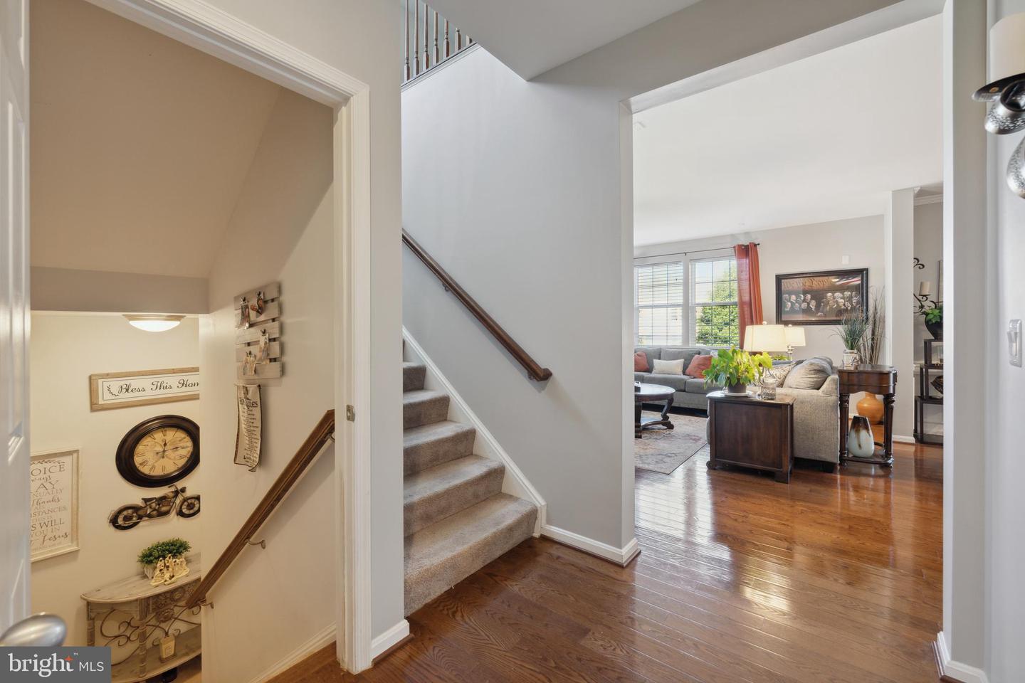 5554 BARNES LANE