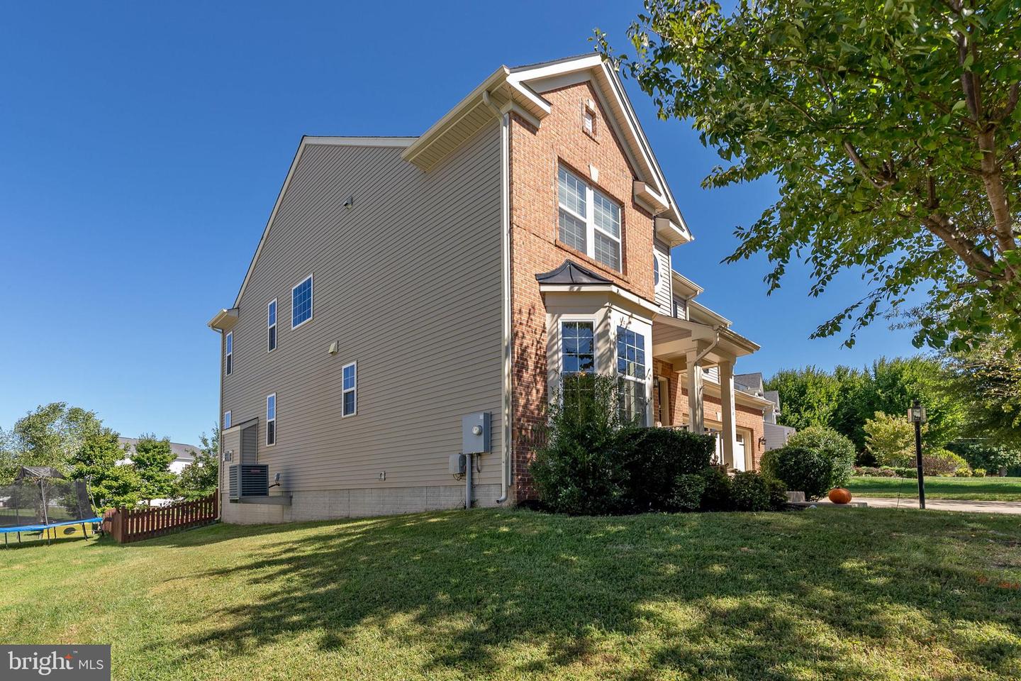 5554 BARNES LANE