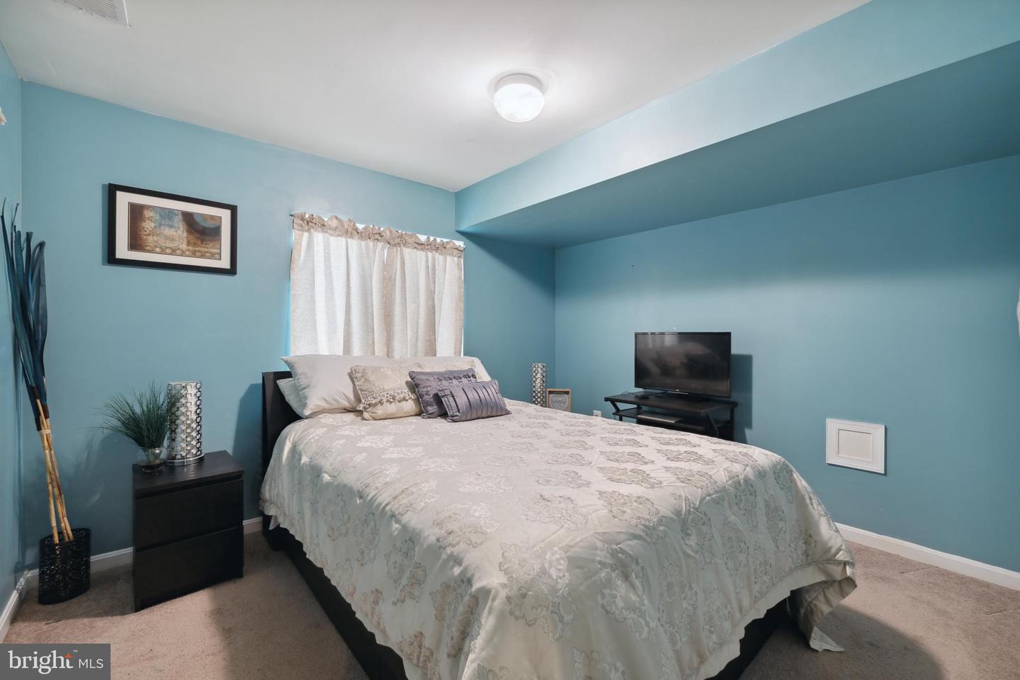 5554 BARNES LANE