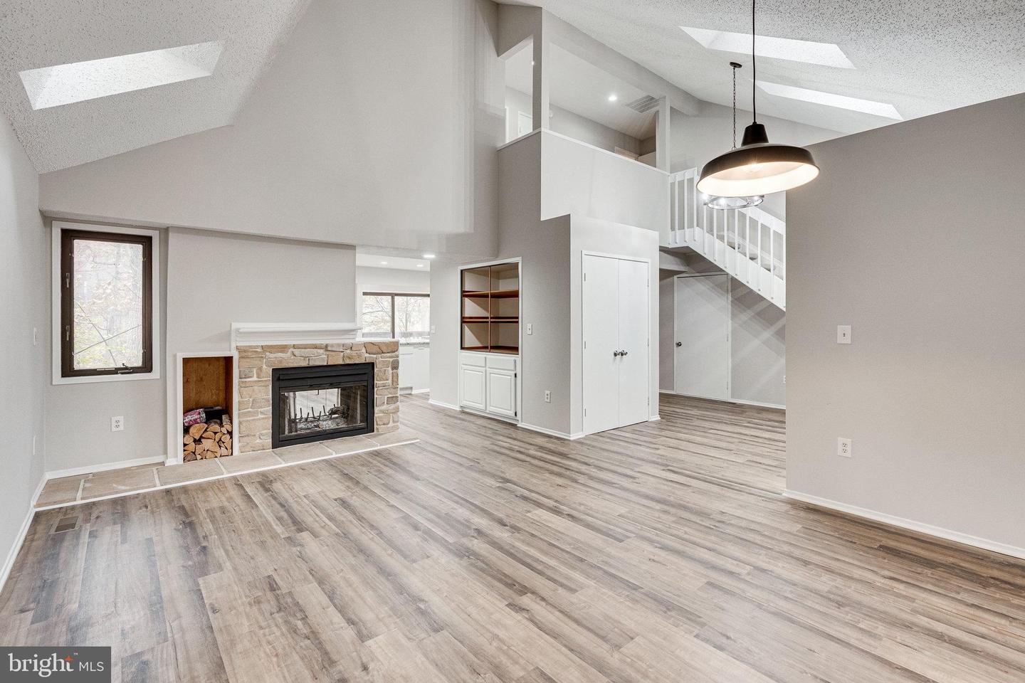 10762 LAKE FOREST DRIVE