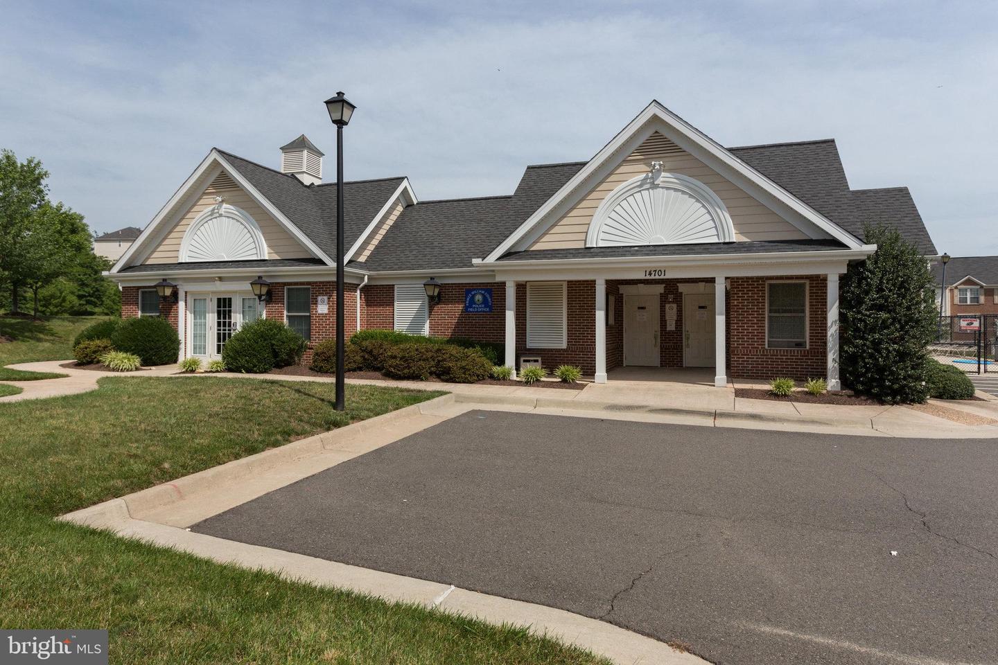 7385 CLUSTER HOUSE WAY