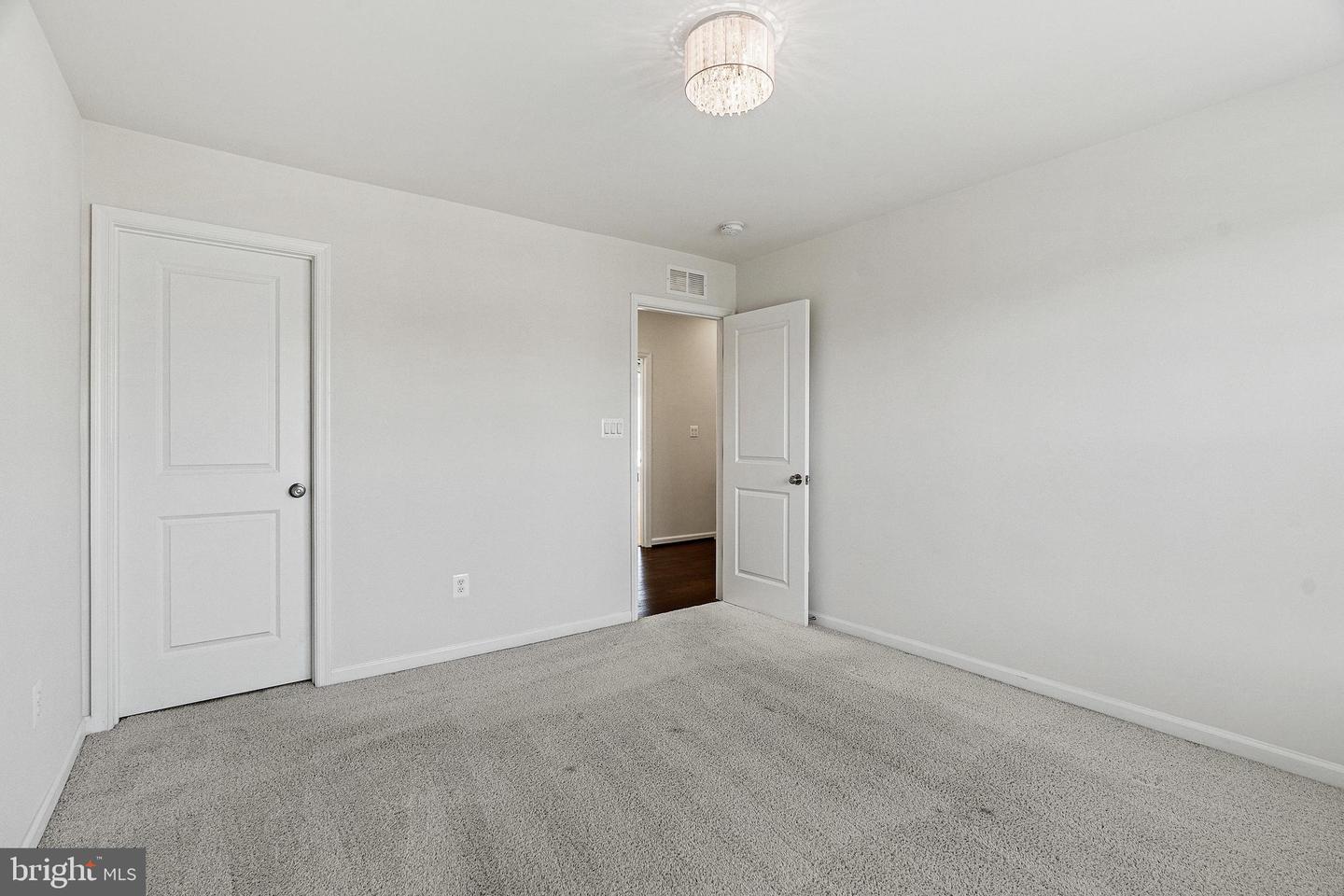 9557 KIMBLETON HALL LOOP