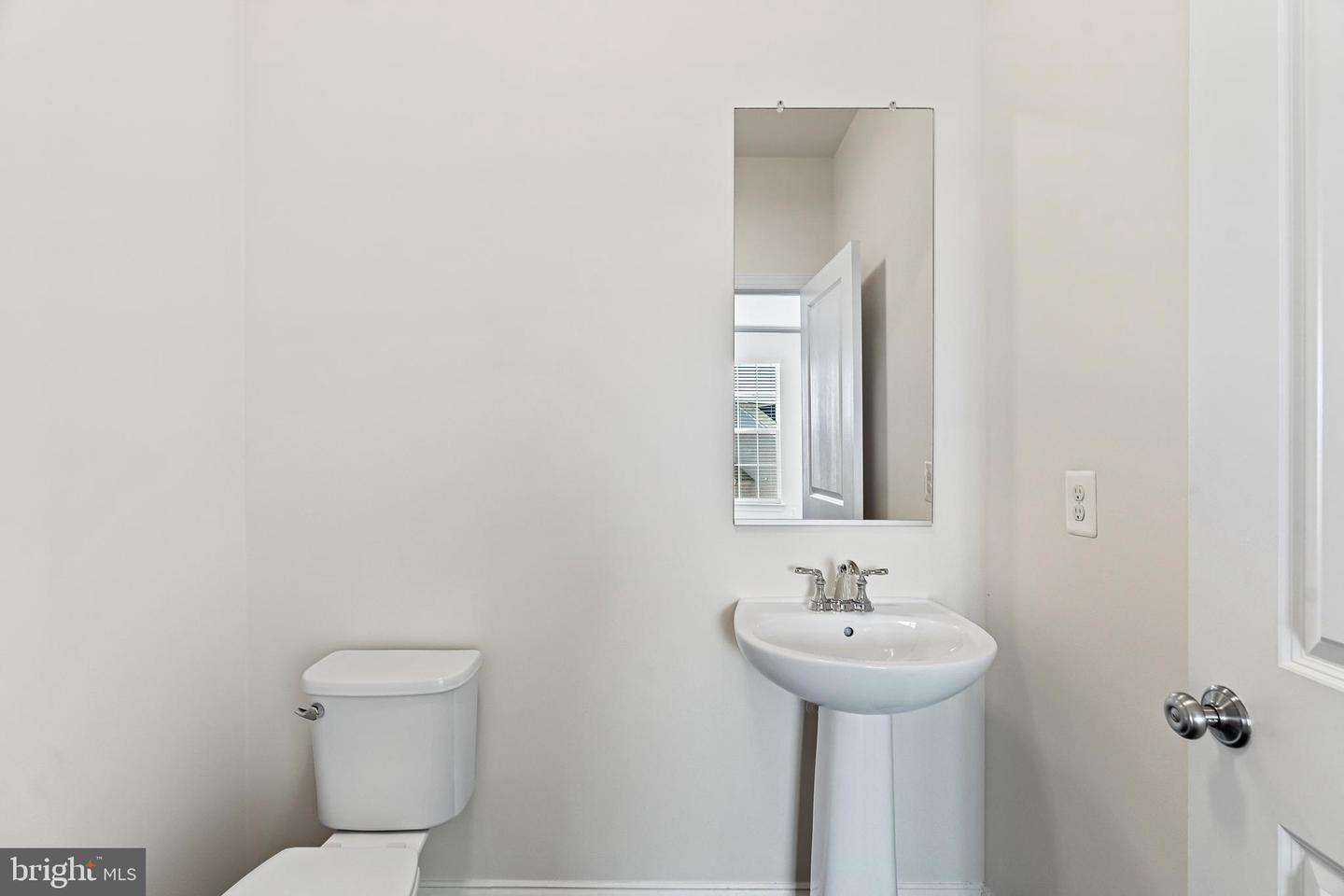 9557 KIMBLETON HALL LOOP