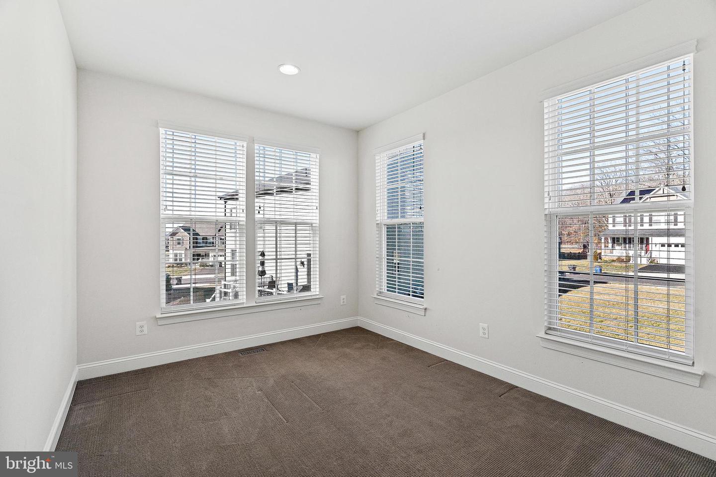 9557 KIMBLETON HALL LOOP