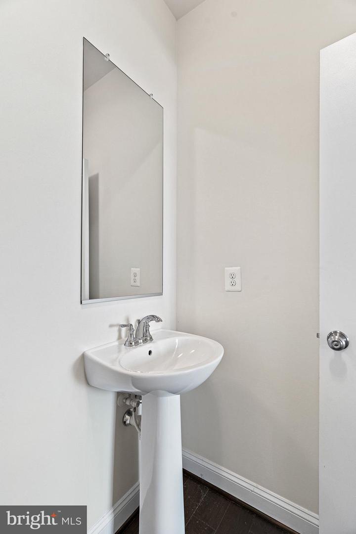9557 KIMBLETON HALL LOOP