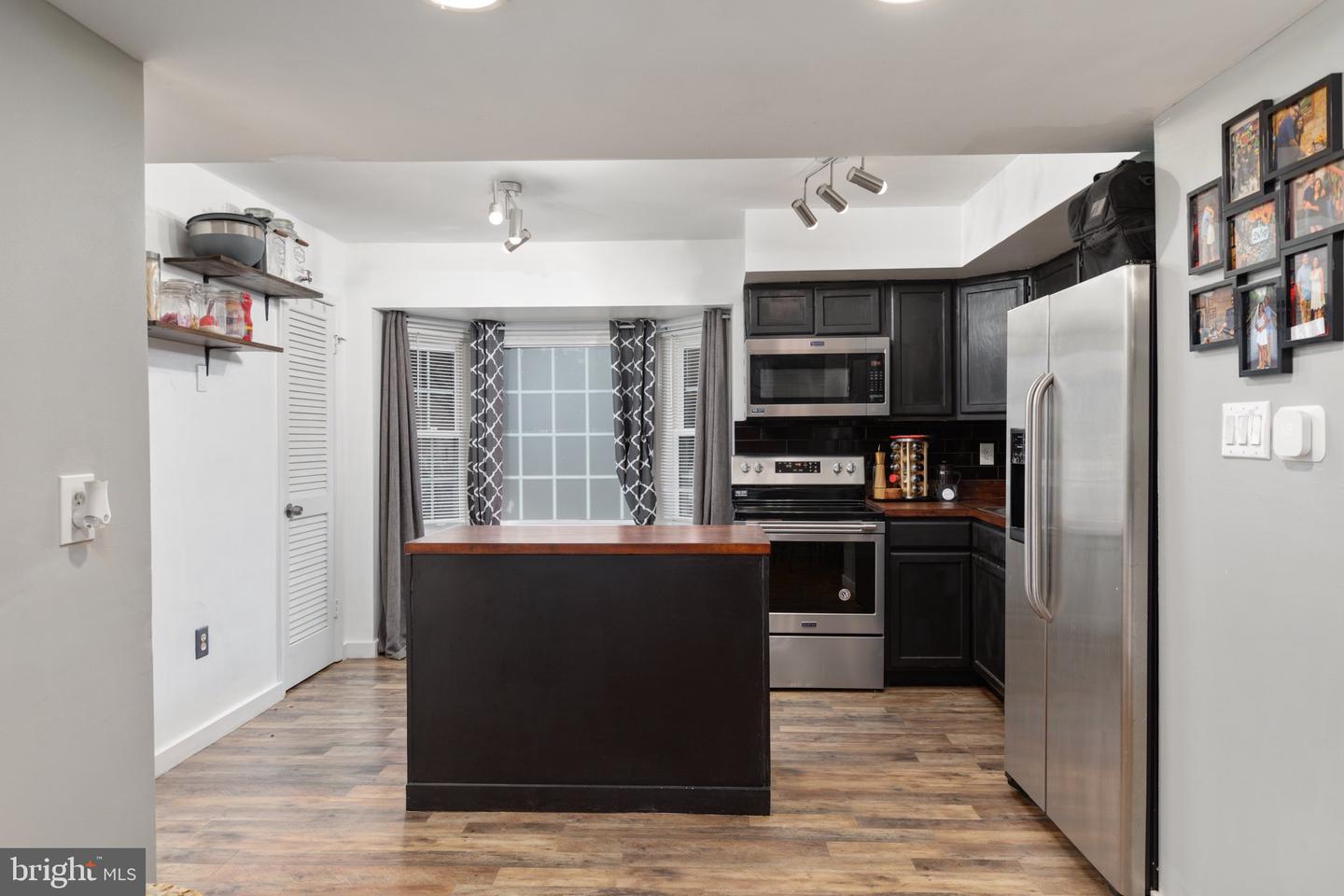 2857 BOWES LANE