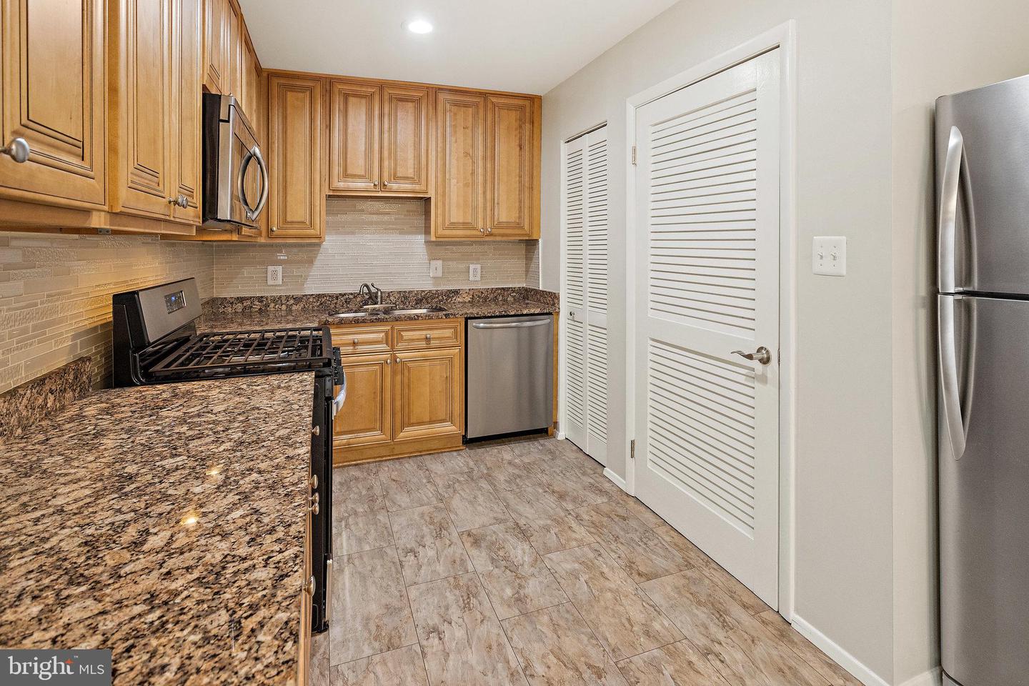 4303 KIRKLAND COURT