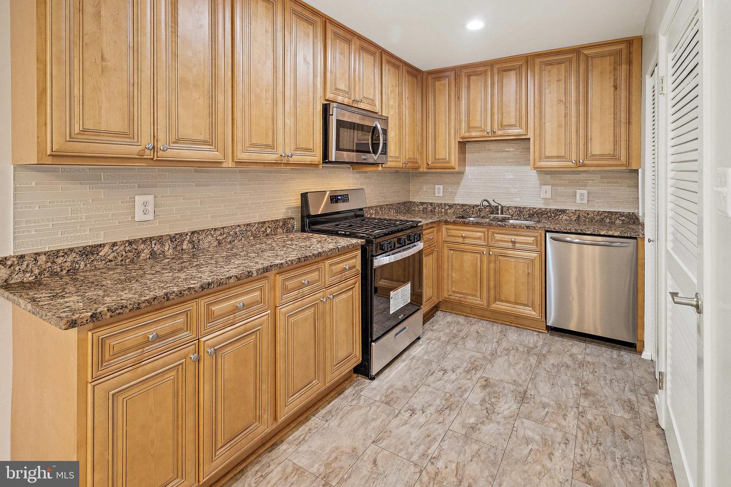 4303 KIRKLAND COURT