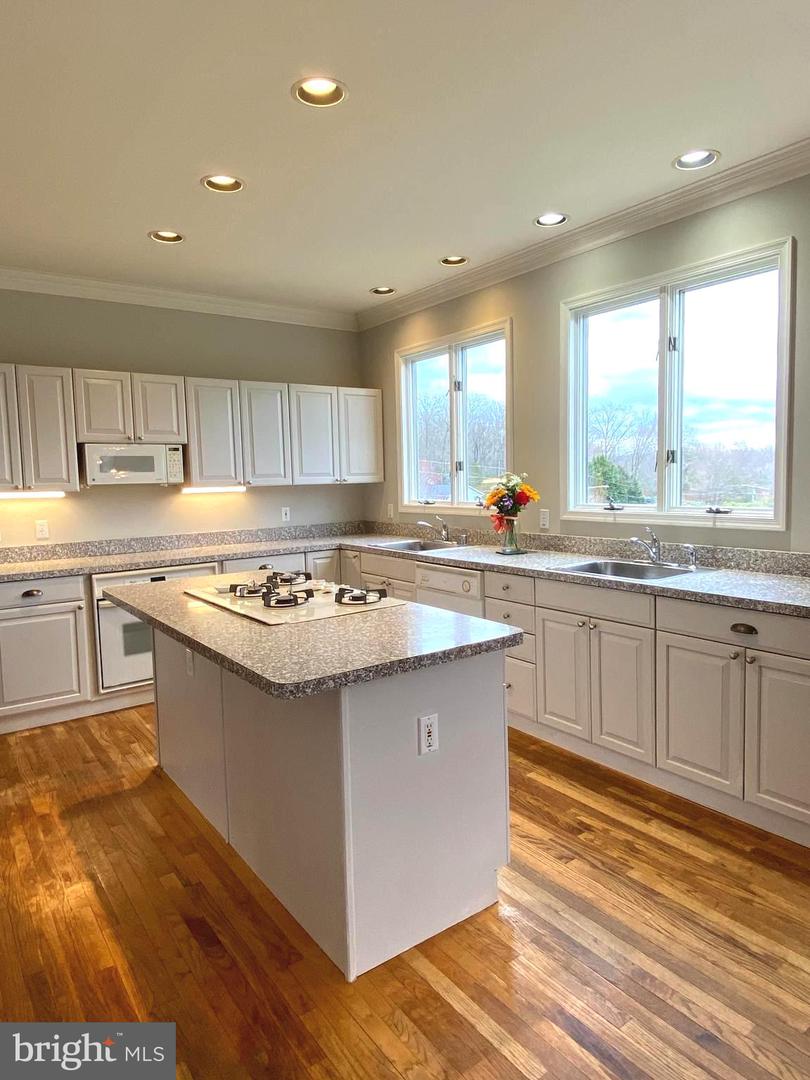 10431 PINEVIEW ROAD