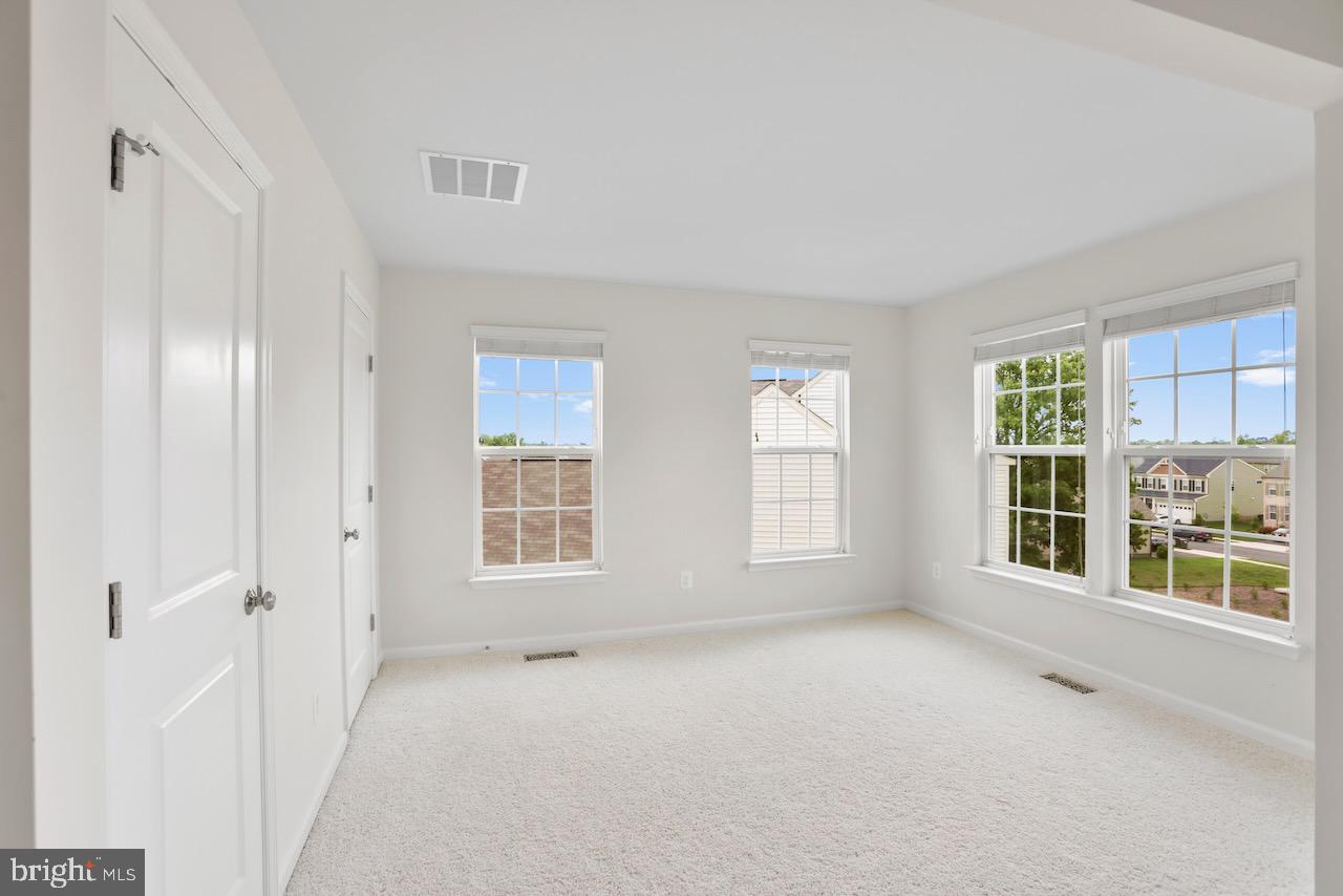 9557 KIMBLETON HALL LOOP