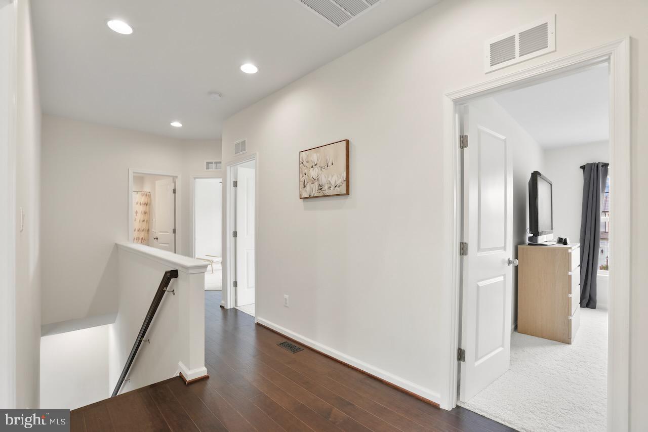 9557 KIMBLETON HALL LOOP