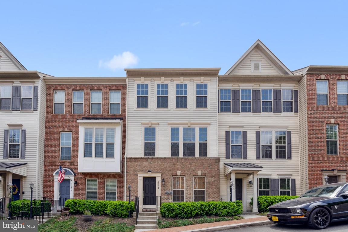 1604 SEBRING COURT