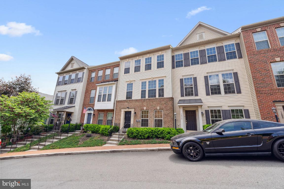 1604 SEBRING COURT