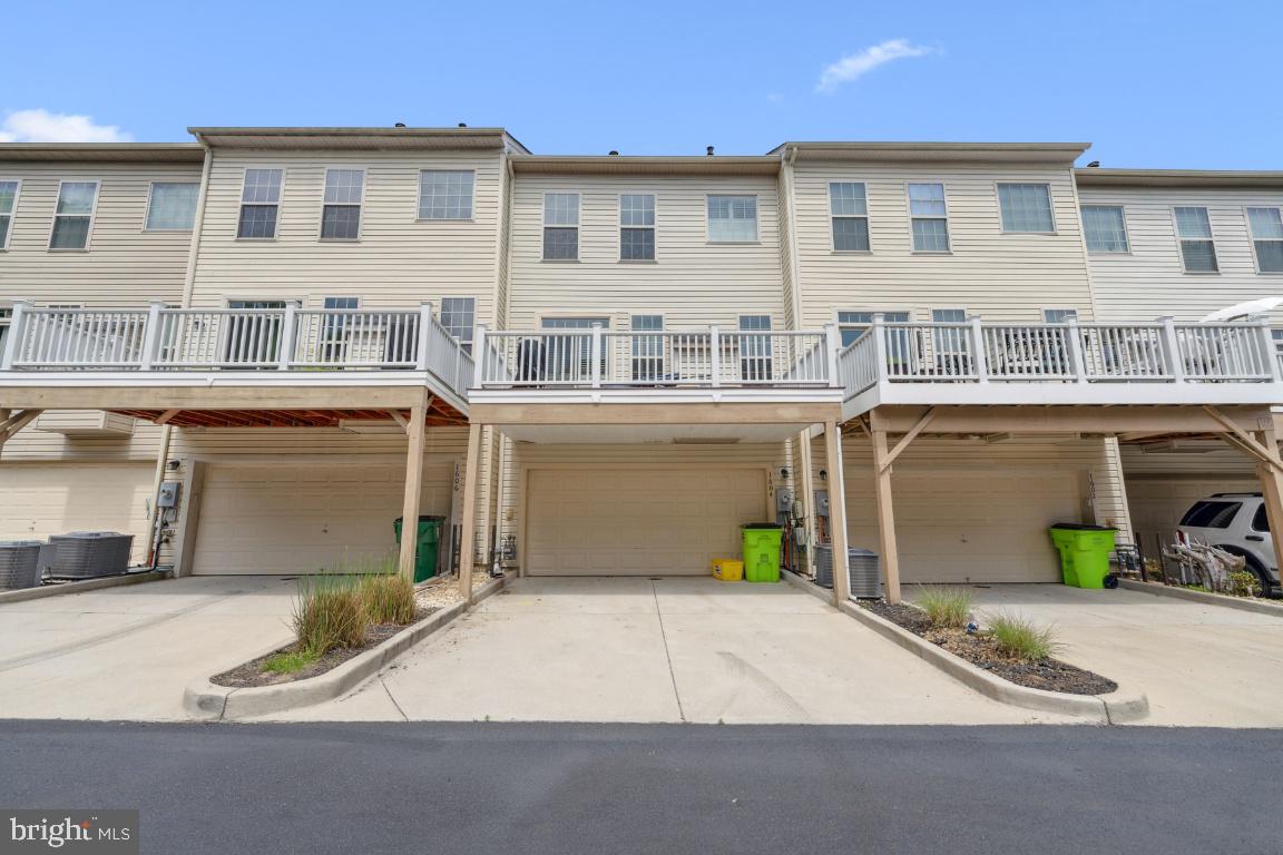 1604 SEBRING COURT
