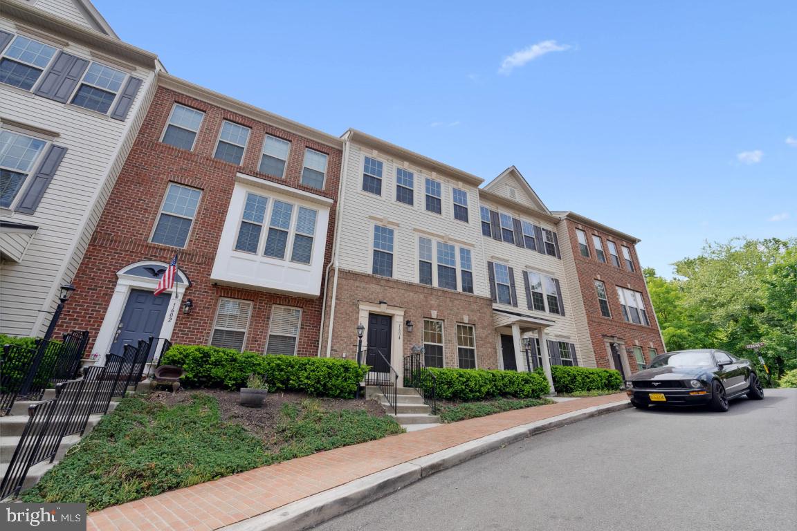 1604 SEBRING COURT