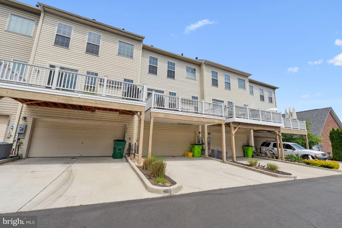 1604 SEBRING COURT