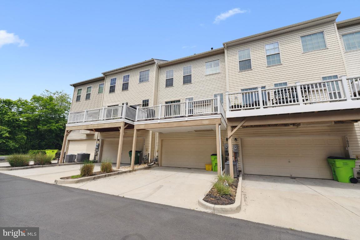 1604 SEBRING COURT
