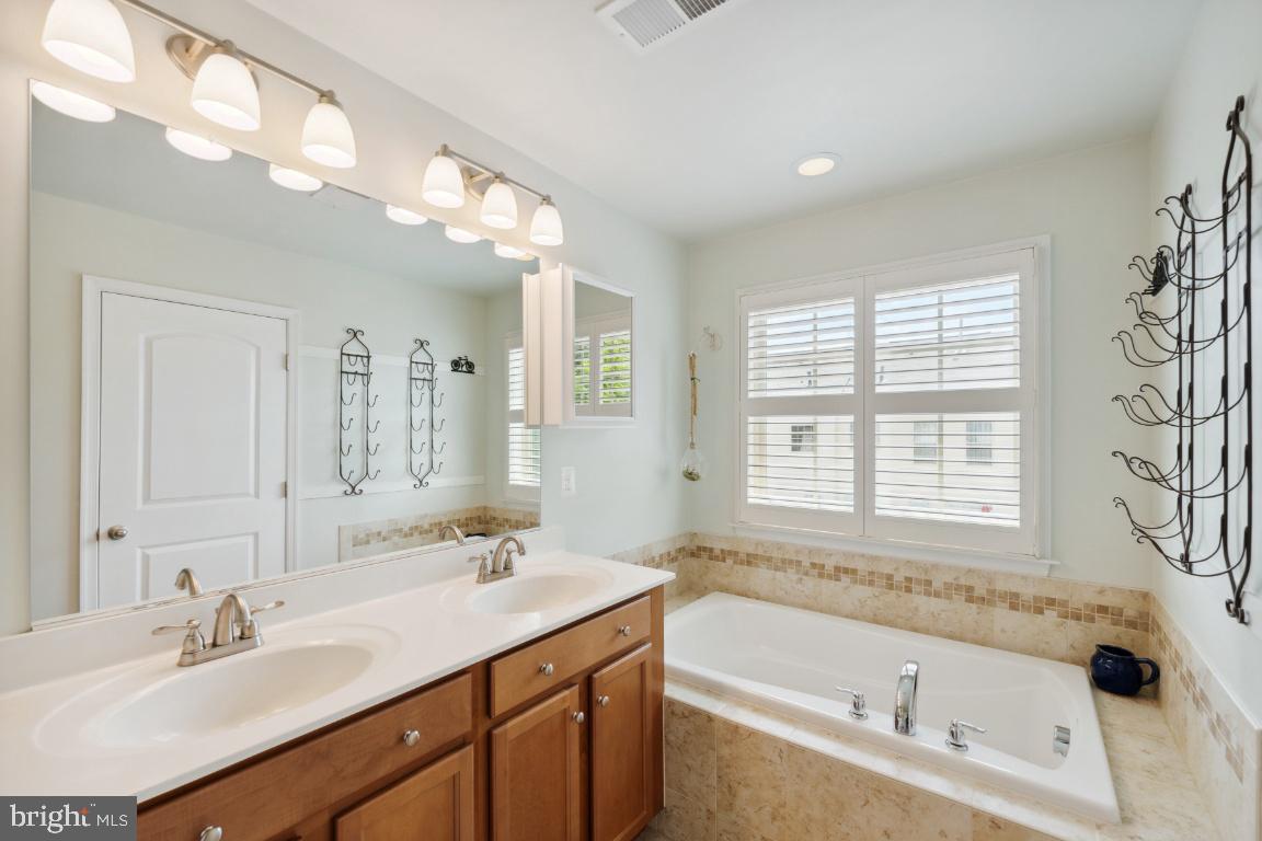 1604 SEBRING COURT