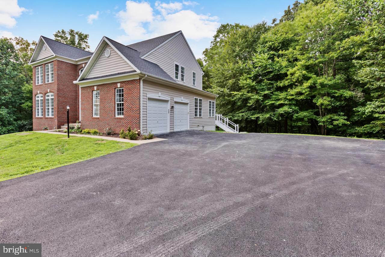 5928 CROOKED CREEK DRIVE