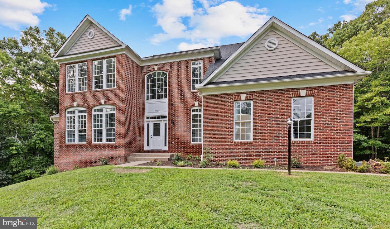 5928 CROOKED CREEK DRIVE