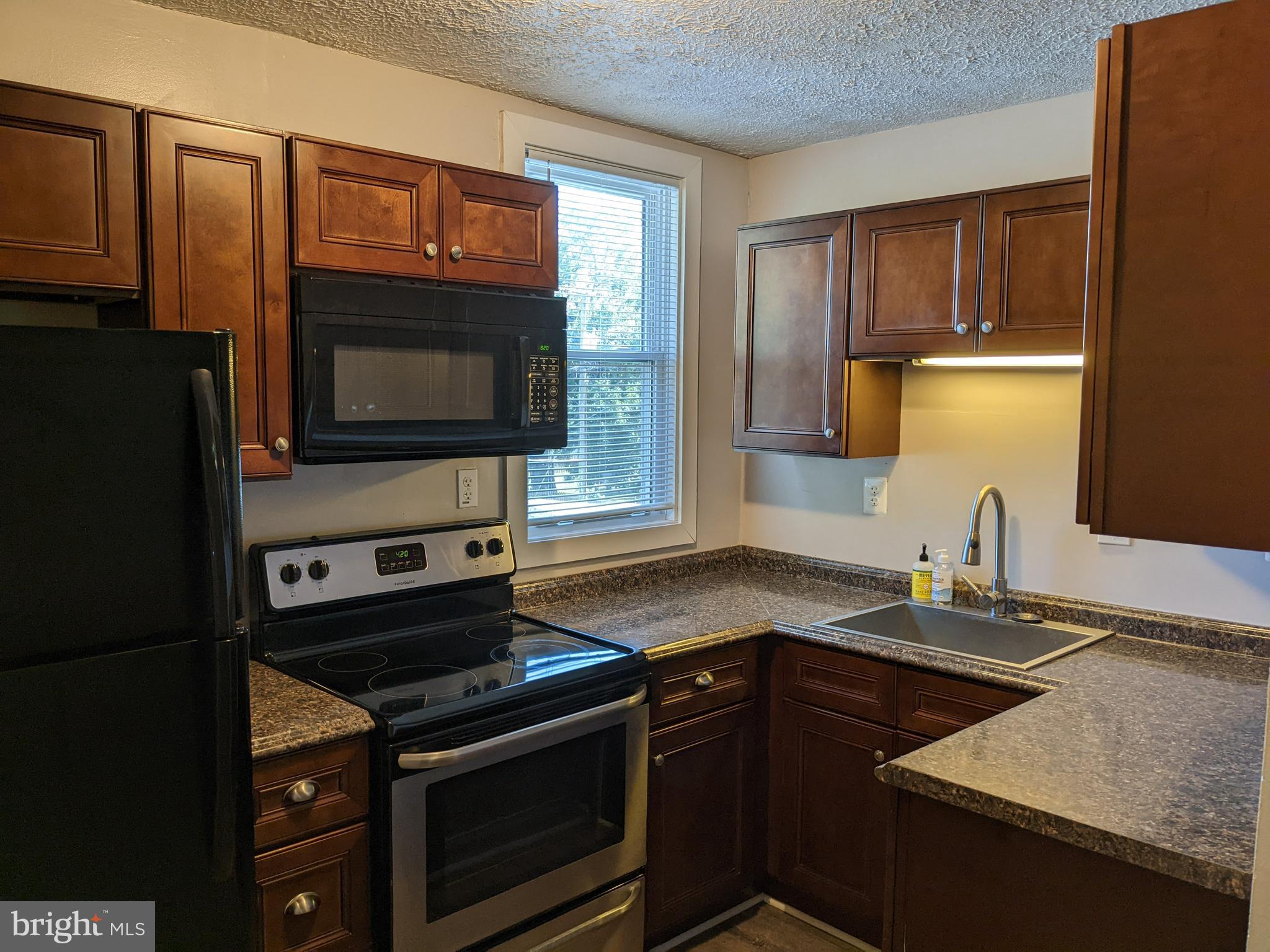 232 POTOMAC AVENUE Unit: 202