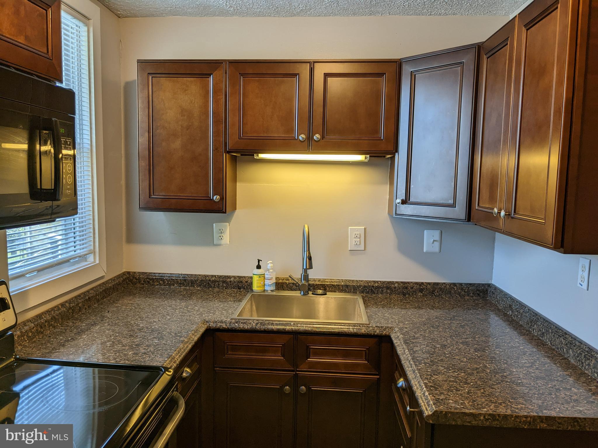 232 POTOMAC AVENUE Unit: 202