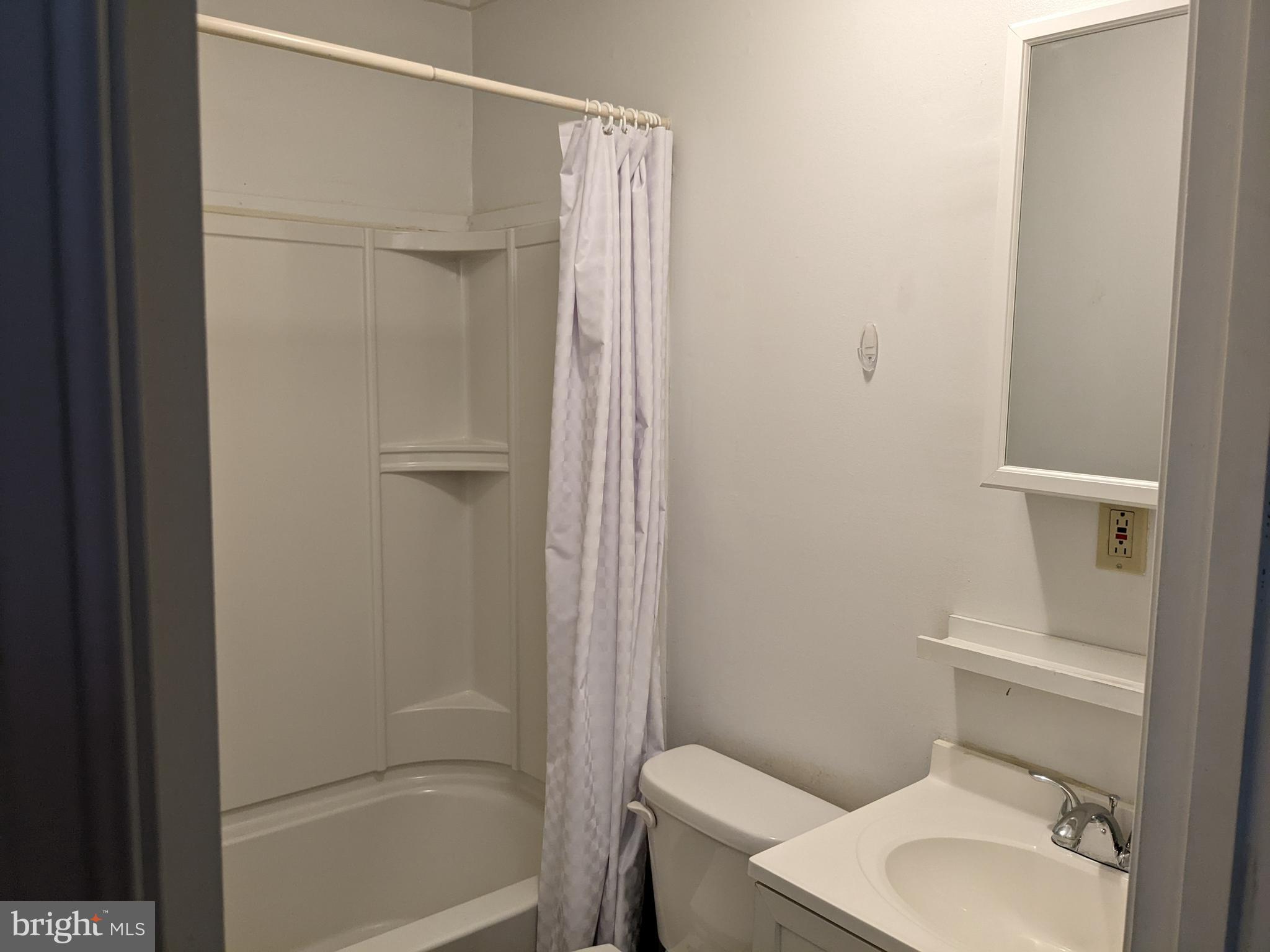 232 POTOMAC AVENUE Unit: 202
