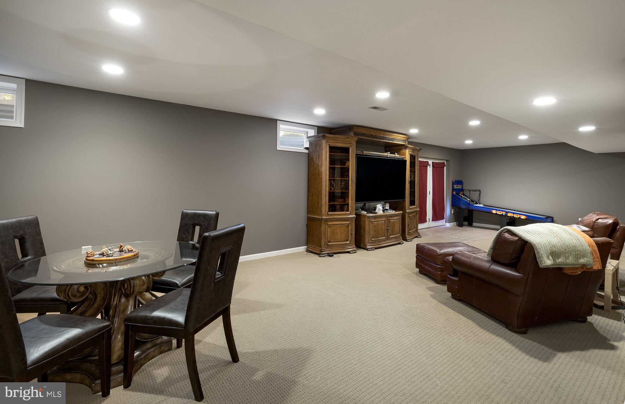 5048 Signature COURT