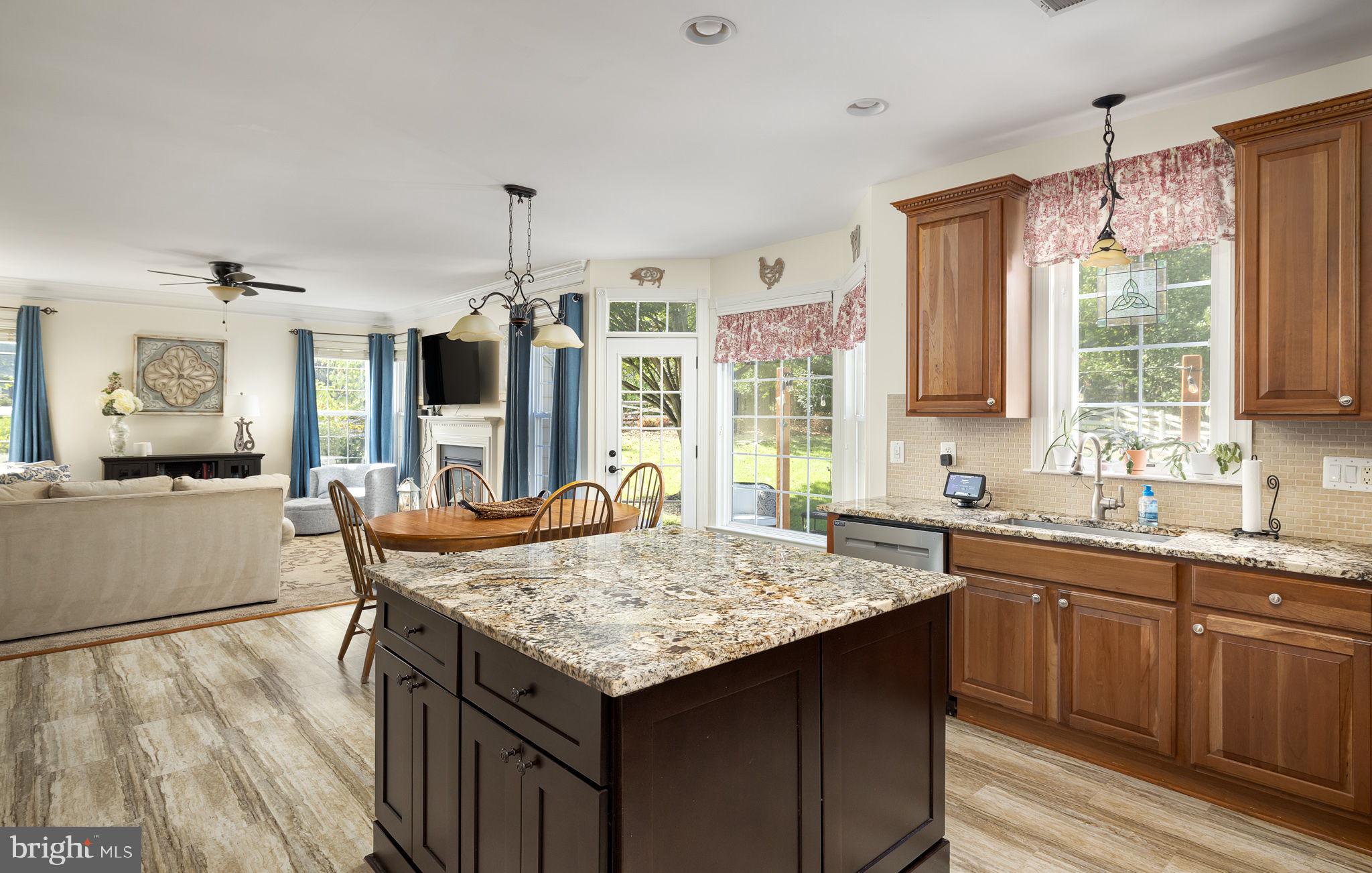 5048 Signature COURT