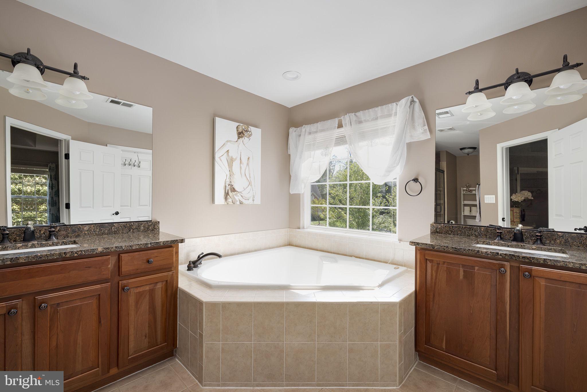 5048 Signature COURT
