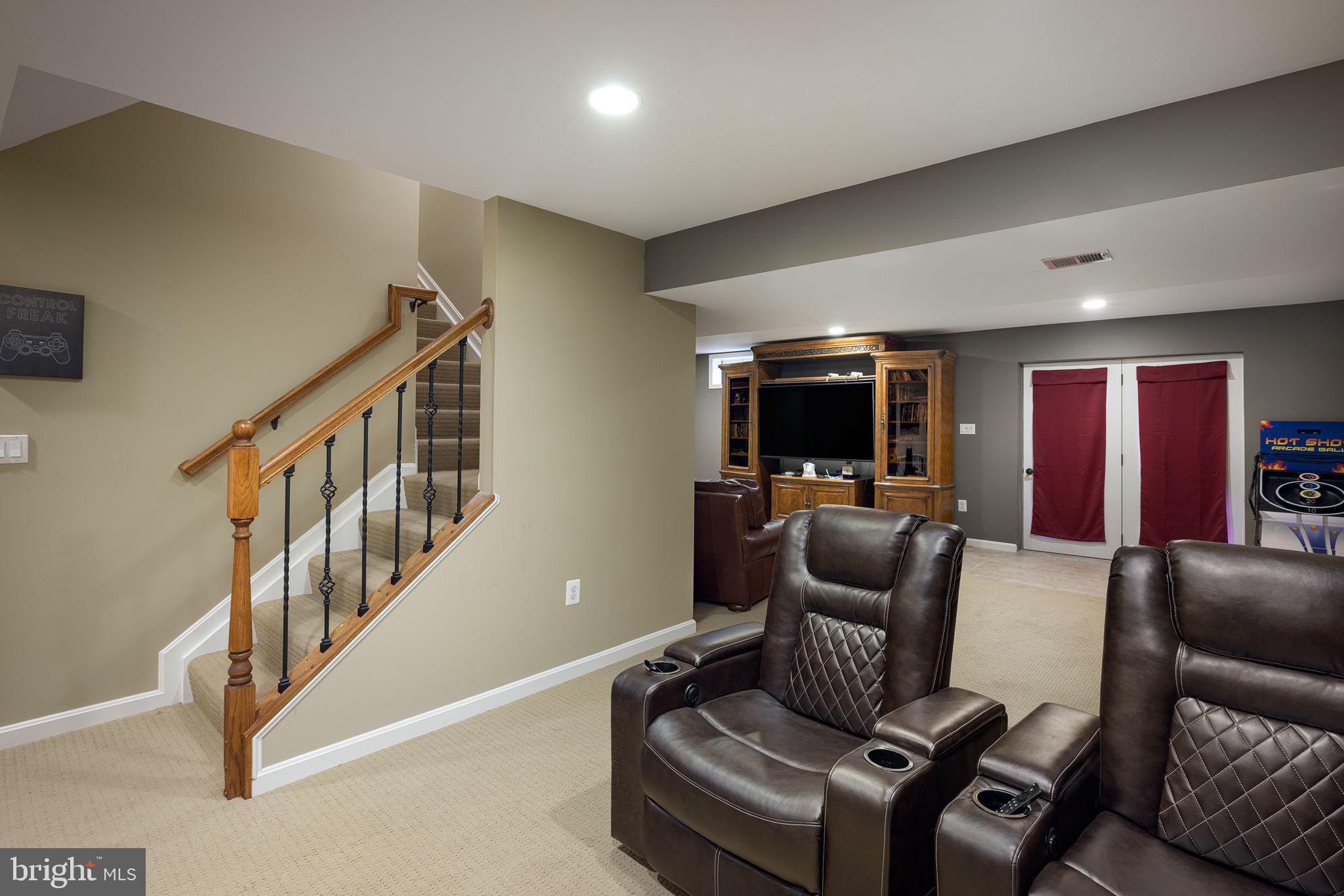 5048 Signature COURT