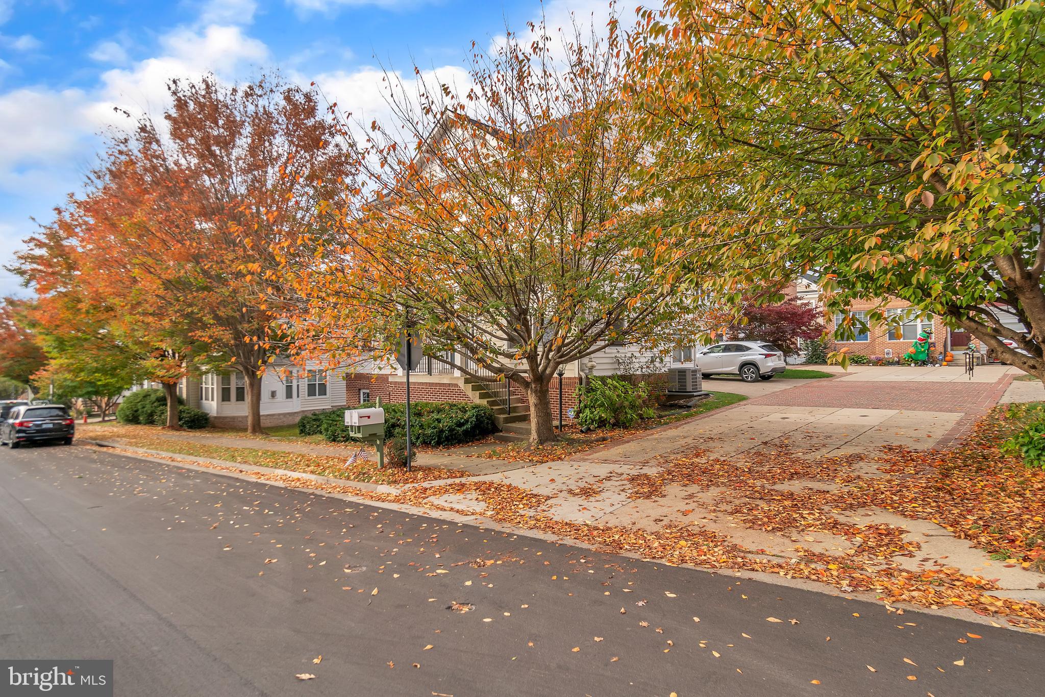 8844 Song Sparrow DRIVE