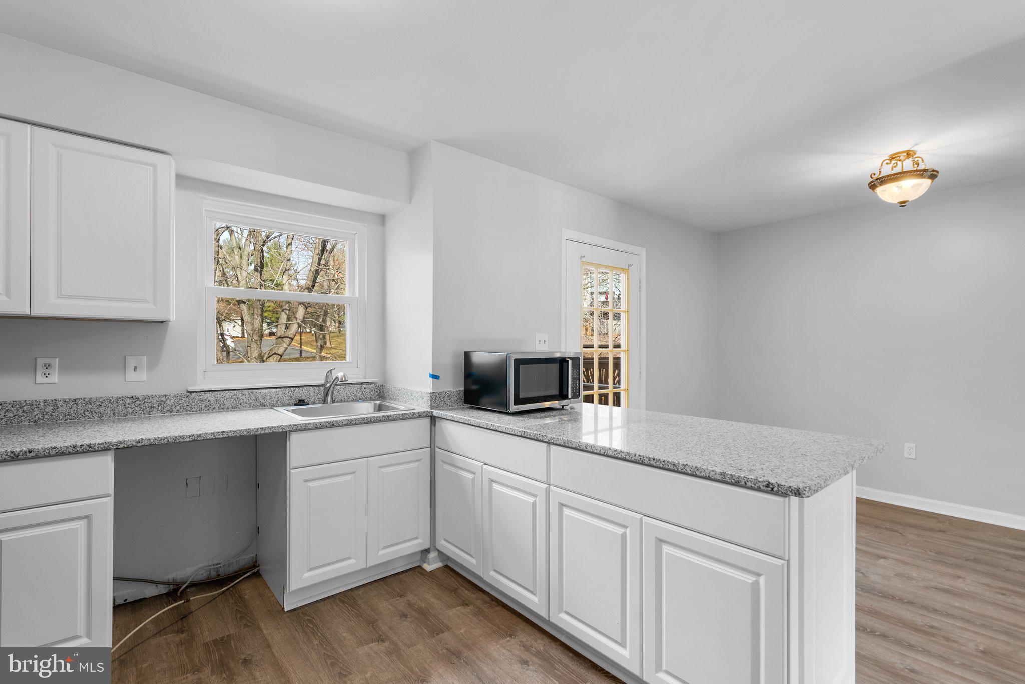 5244 Spring Branch BOULEVARD