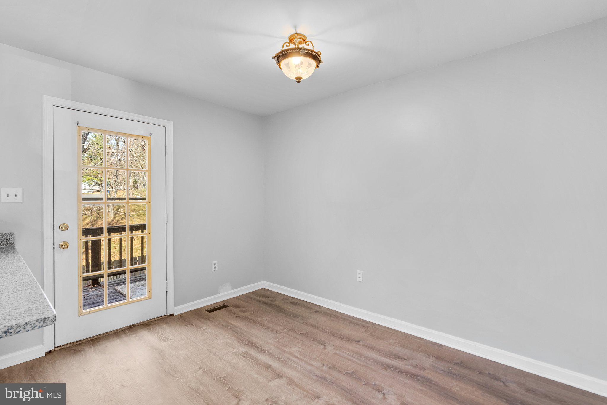 5244 Spring Branch BOULEVARD