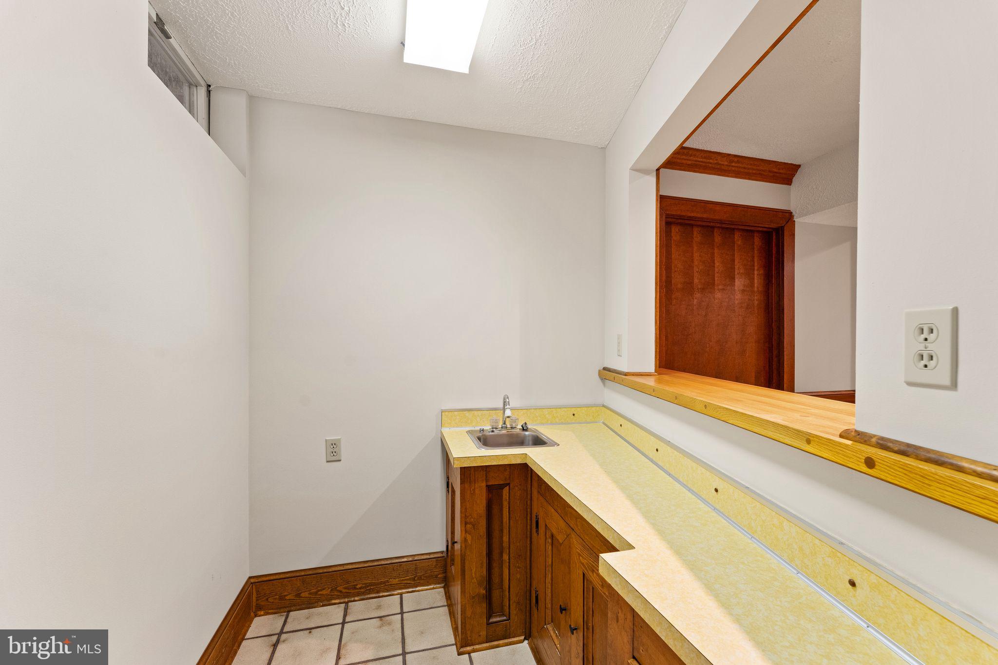 8084 Counselor ROAD