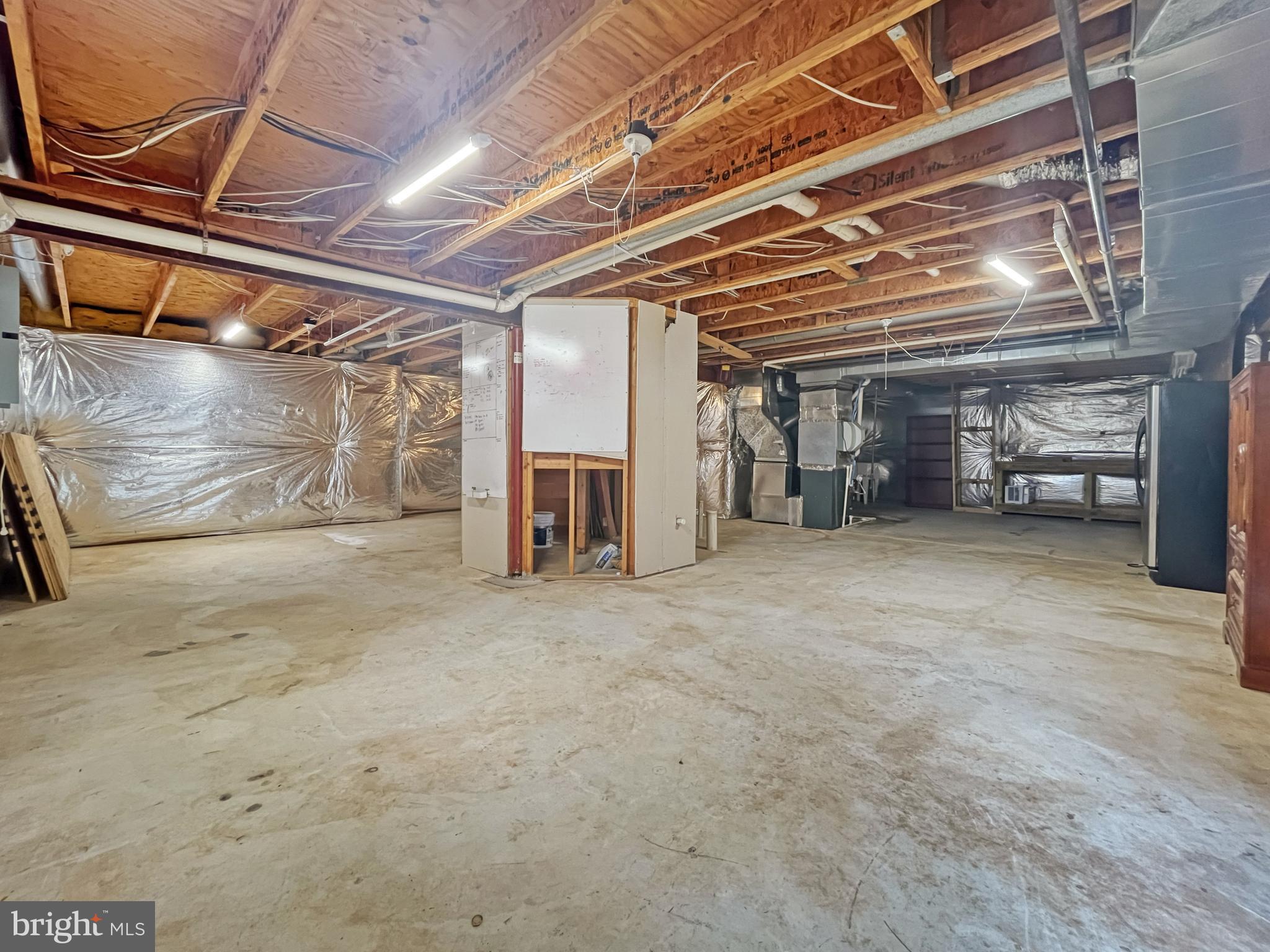 214 W Locust STREET