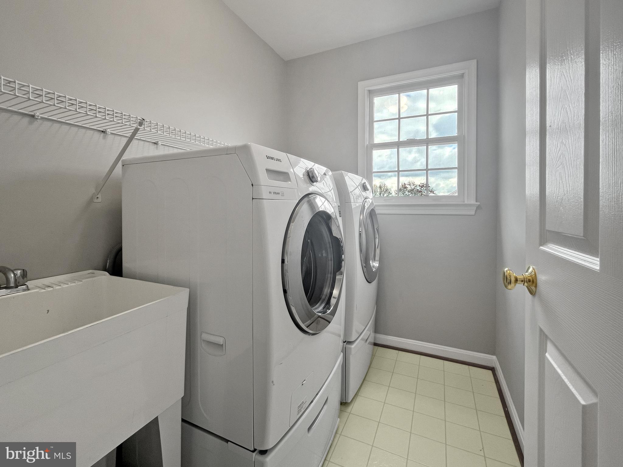 214 W Locust STREET