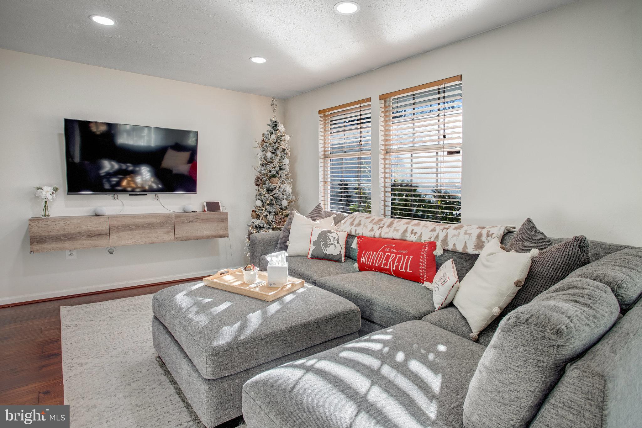2492 Fraser COURT